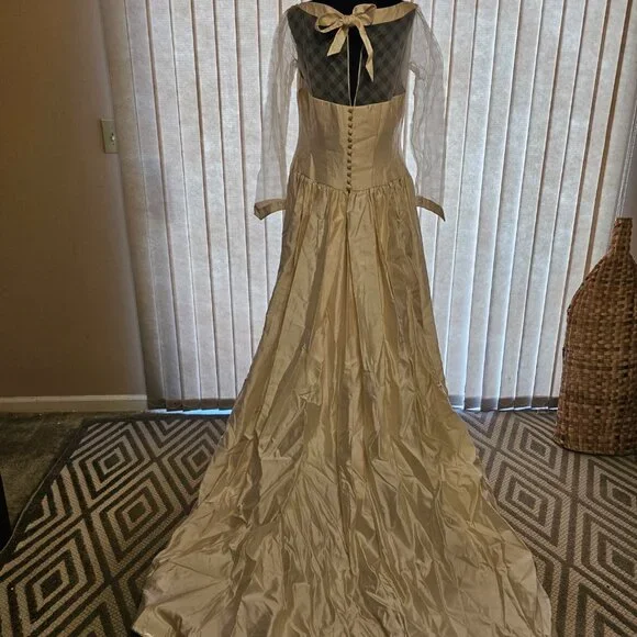 Peter Langer Beige Satin Wedding Dress 10/12 - Picture 5 of 11